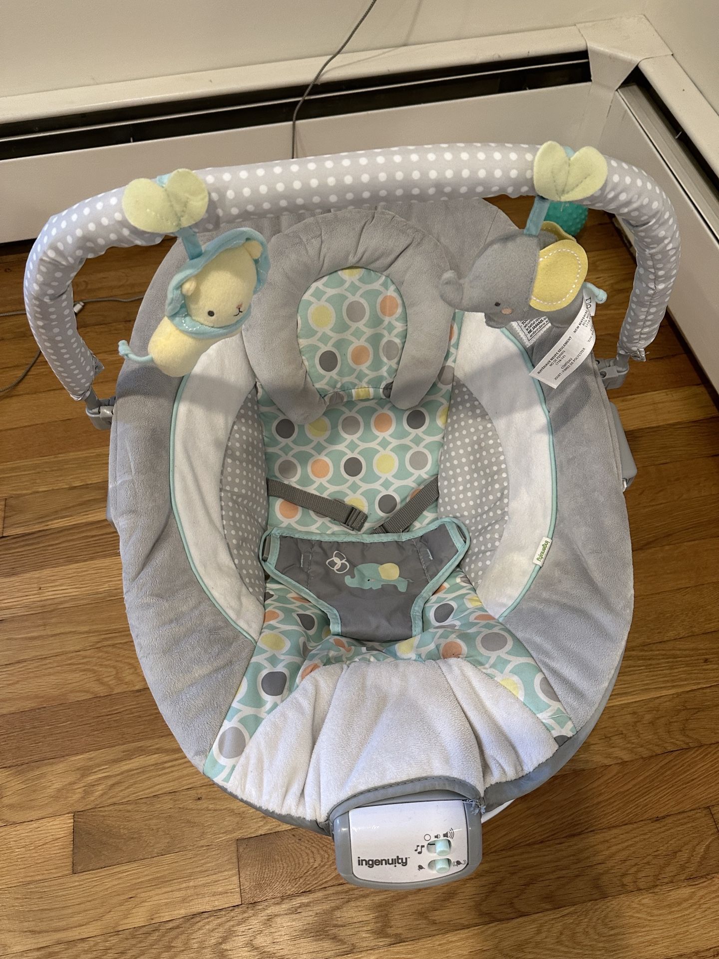 Ingenuity Soothing Baby Bouncer With Vibrating Infant Seat