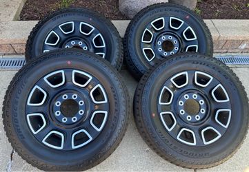 Ford Super Duty Platinum Stock Wheels & Tires