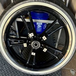  Harley Touring 21” front wheel/tire