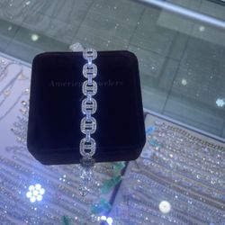 Gucci Link Bracelet 10k Gold Diamond 