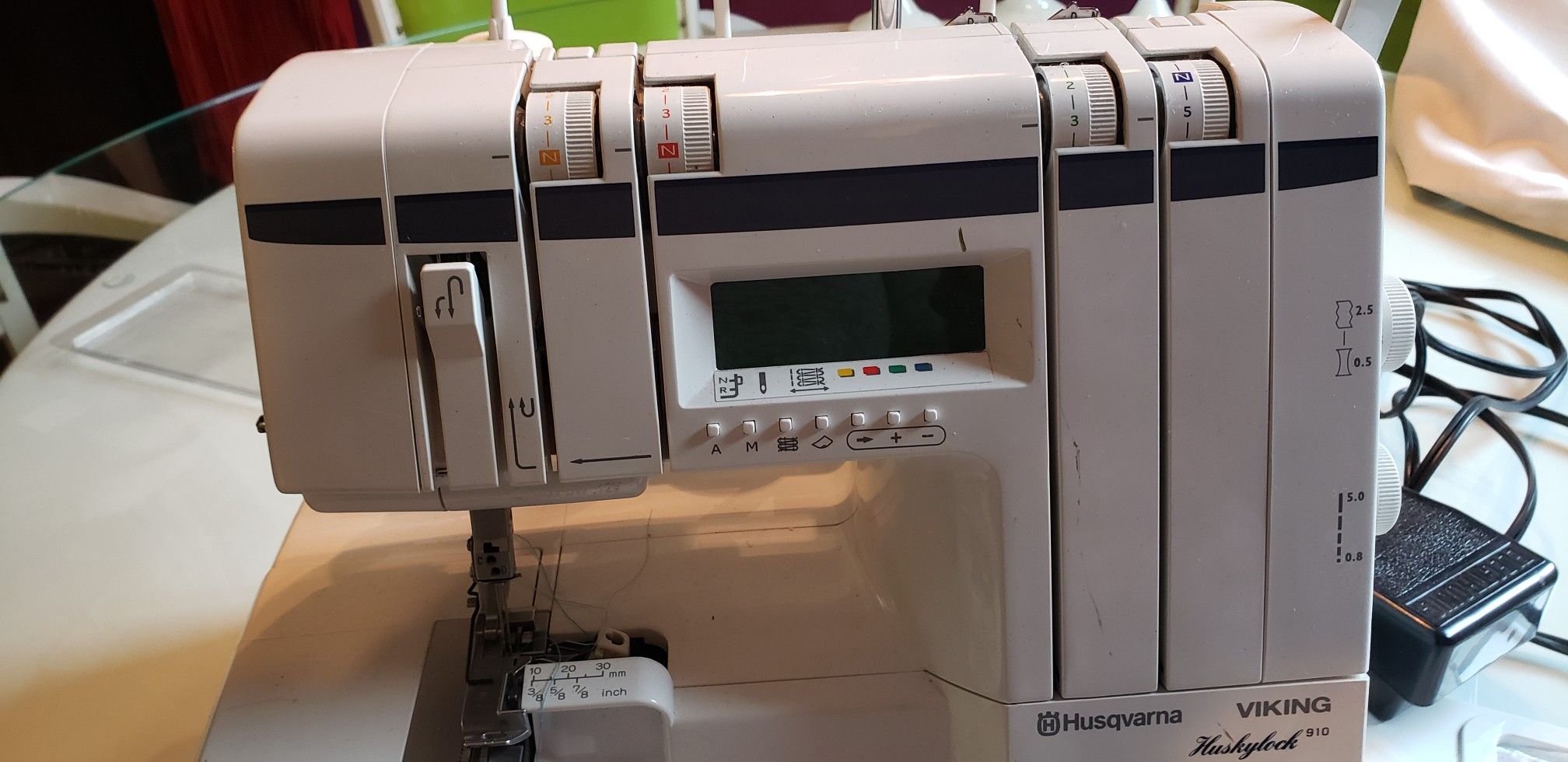 Husqvarna 910 Serger with extra feet, book and thread. for Sale in