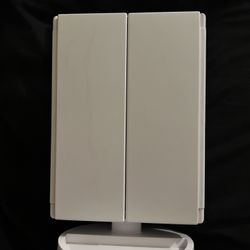 LED Light Up Mirror With 2 Magnifying Mirrors