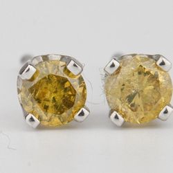 14k Diamond Stud Earring Yellow in White Gold apr 3 mm for 0.10 ct per earring weight apr 0.40 grams for both earrings and clips