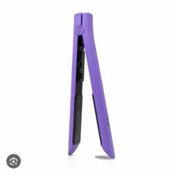 Plancha de pelo le chic morada está nueva