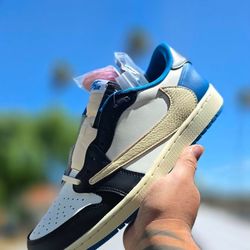 Jordan 1 Retro Low OG SP
Fragment x Travis Scott