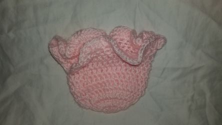 BNWOT New born crochet hat pink
