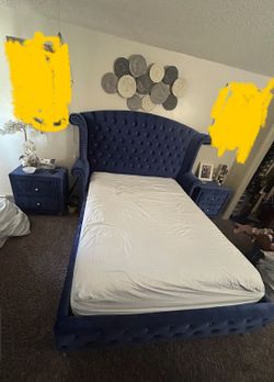 Beautiful 4pc Blue Velvet QUEEN BDRM SET