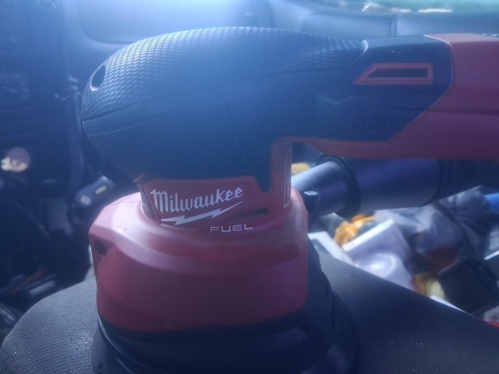 Milwaukee Fuel 18 Volt Variable.Apeed Sander