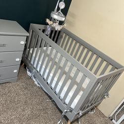 Delta Children Crib & Dresser Combo For Sale
