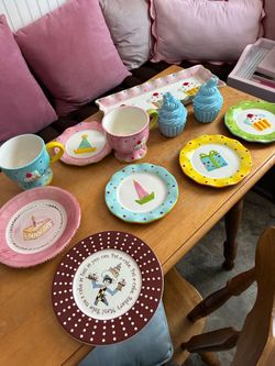 Platos de ceramica  y tazas de cupcakes