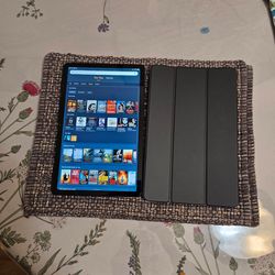 Amazon FireMax 11 Tablet with case and neoprene bag