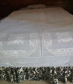 Vintage Handmade Filet Crochet Bedspread / Throw - 50x72 - Mint Condition