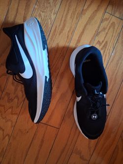Nike Running Sneakers Black and White size 11 Men