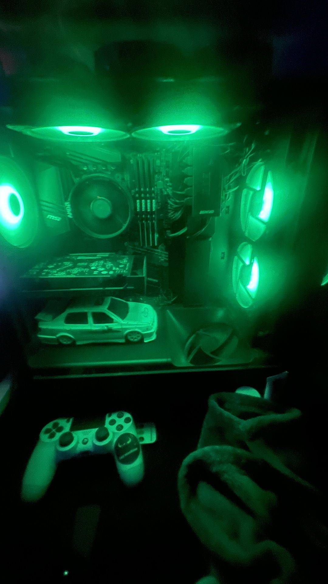 $700 Prebuilt Pc ( For an extra $150 Ill throw in 2 monitors a keyboard and mouse)Willing To Negotiate r