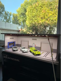 1:64 car garage display with LEDS