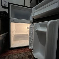 Keystone Mini Fridge 