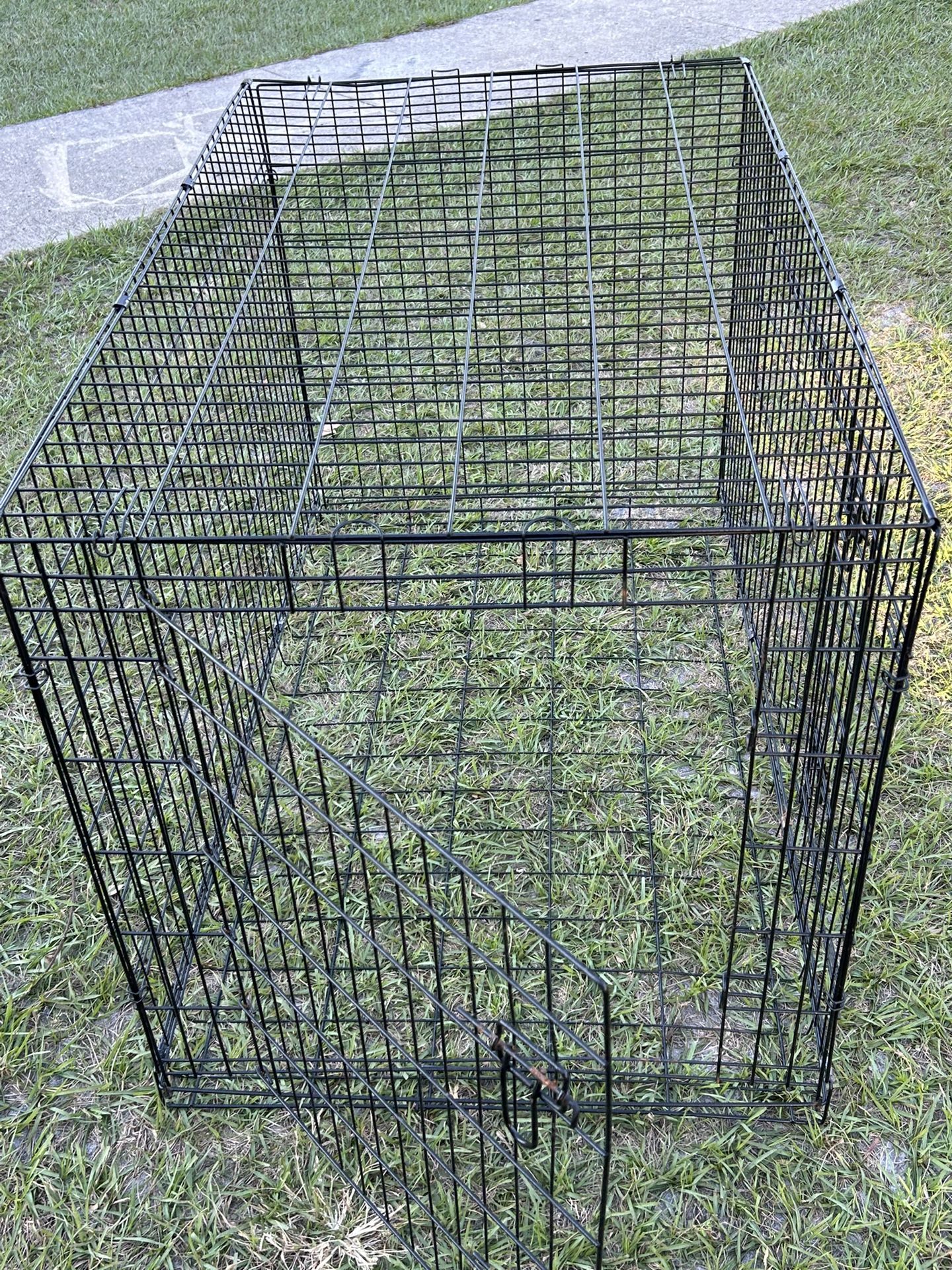 Cage for large dog π 48x29 The cage is like new