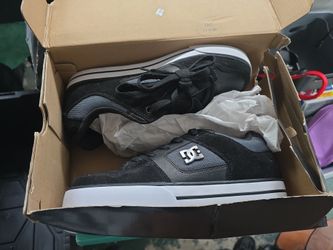 Brand New DC Pure SE Skate Shoes SIZE 7