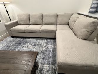 Grey Sectional Sofa w/ Right-Facing Chaise