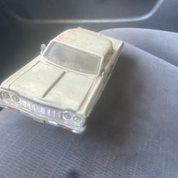 1/24 Scale.   Impala.  Chevy