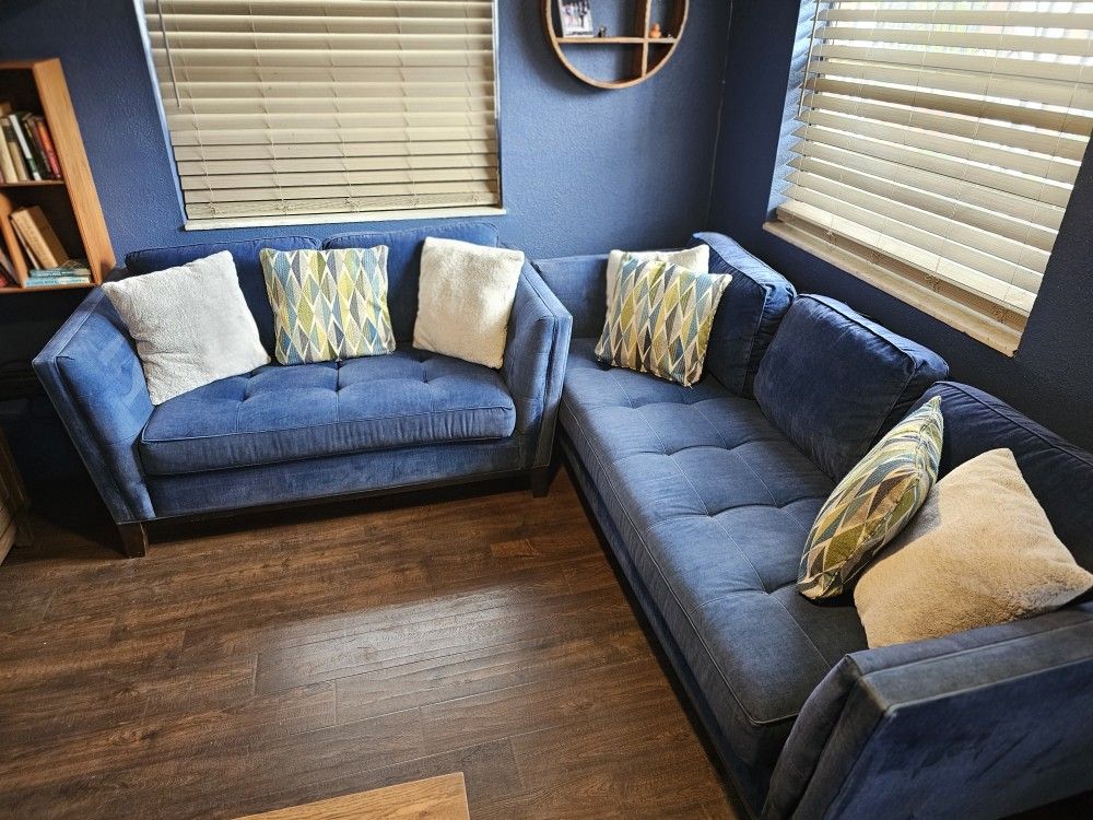 MUST GO - Cindy Crawford Sofa Set