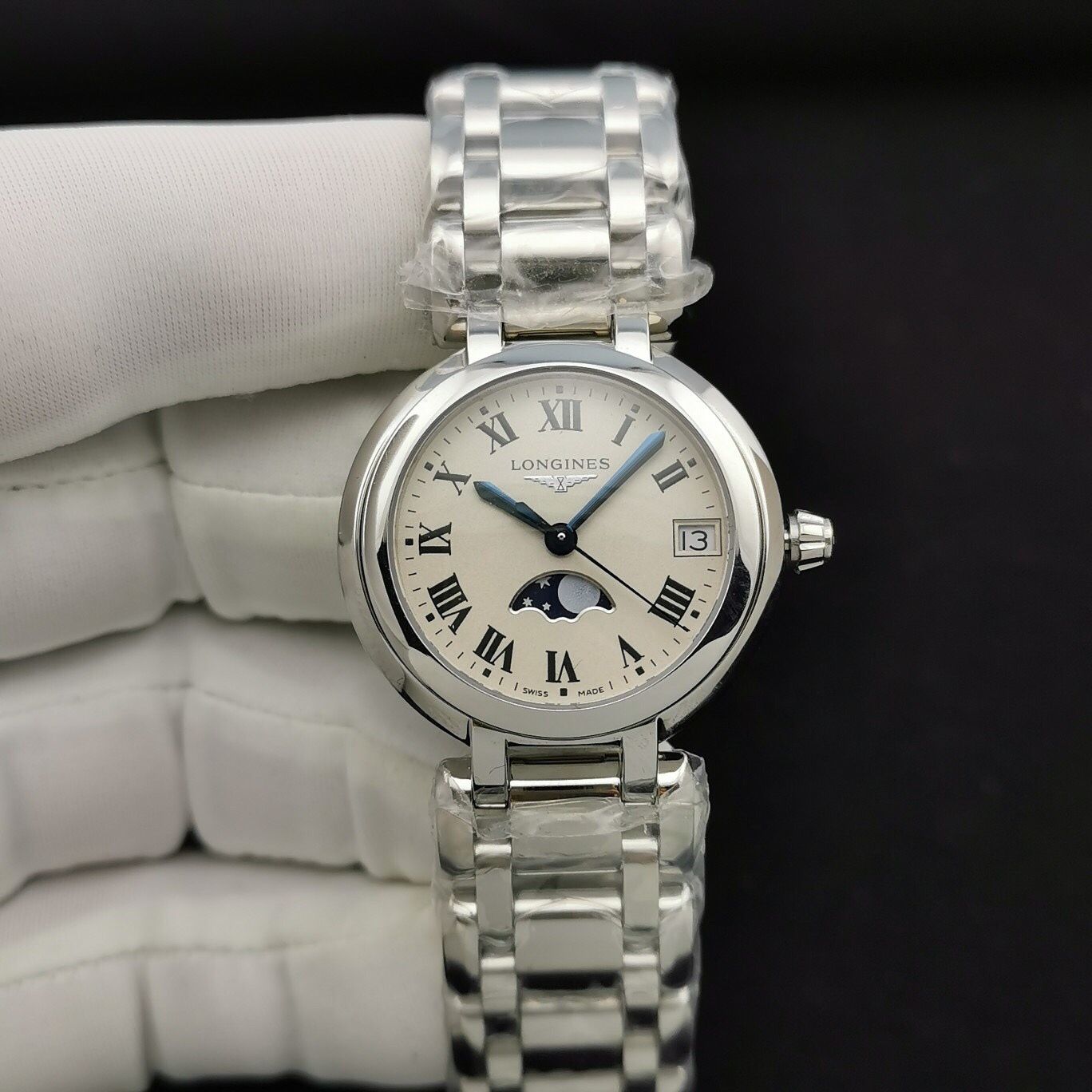 An elegant and elegant women's watch