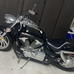 2006 Honda VTX 1300! Pristine! 