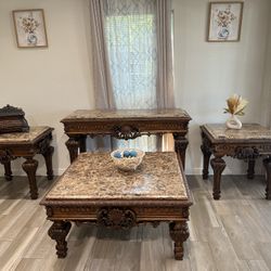 Mármol Table Set In Very Good Condition 