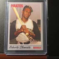 5 Roberto Clemente Baseball Card Collection