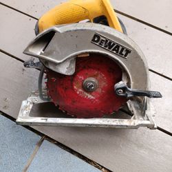 Dewalt 15 Amp Corded 7 - 1/4 in Lightweight Circular Saw