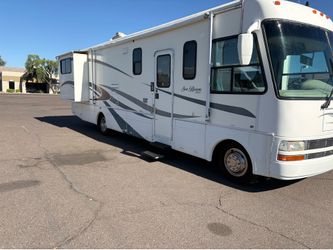 2003 National Sea breeze 33ft RV with 2 slides