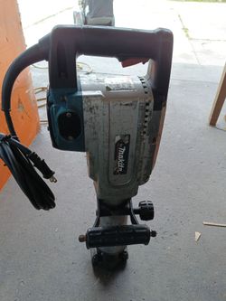 Makita 35 LB Demolition Hammer 1-1/8  model HM1304B en buenas condiciones