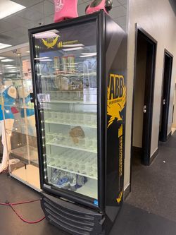 Beverage refrigerator