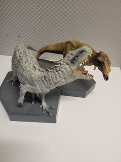 Indominus Rex And Trex Fighting. GREAT CONDITION 