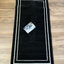 Black Ivory 2' x 4' Area Rug