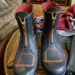 Woman’s Rain Boots. Size 10