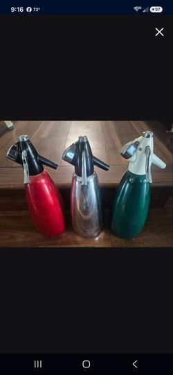 Three 1950/60s soda siphons ,
Made in England 
from panorama city 
Cash  only .
All communication stays in app ( 10 for all three ) .