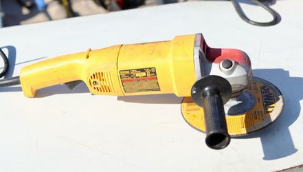 DeWalt DW840 7” grinder