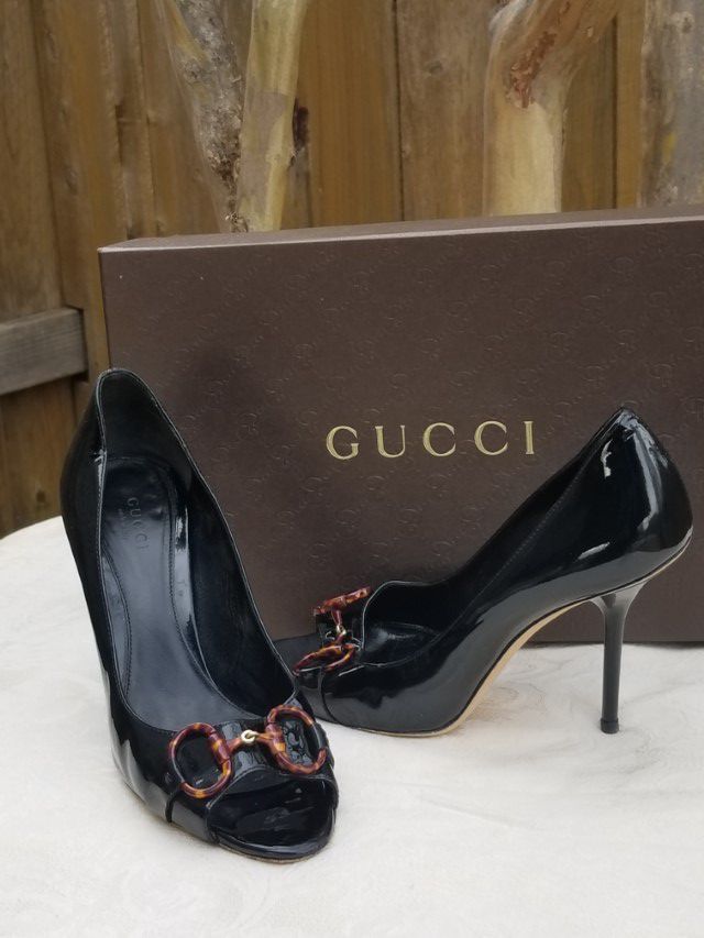 Gucci sexy horsebit peep toe heels Size 6.5 B