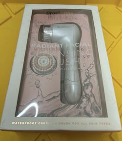 Brookstone Facial Brush 