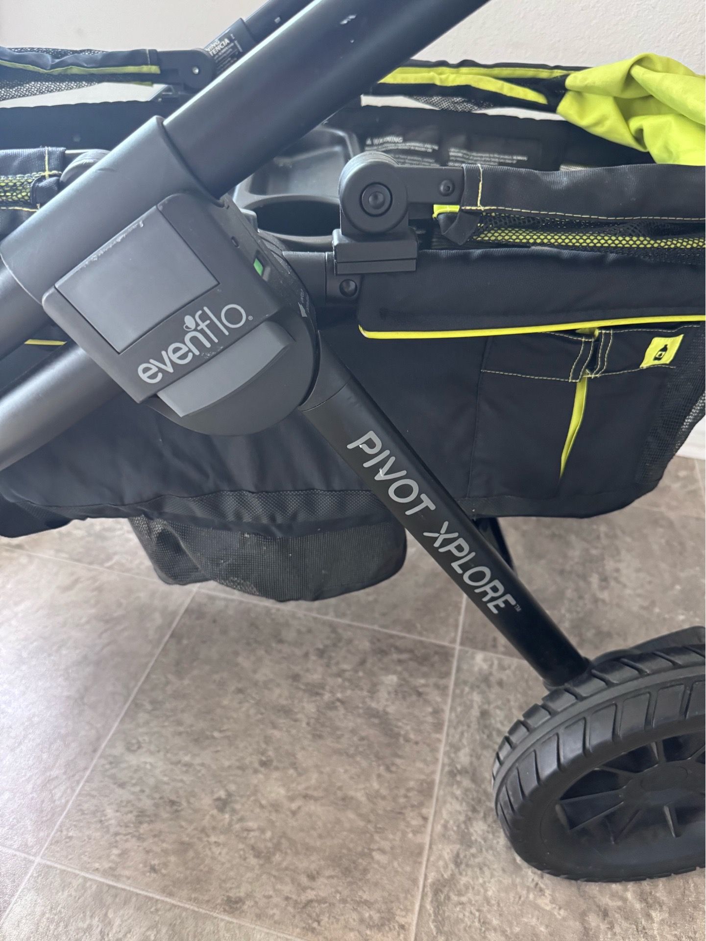 spring stroller thule city midnight black on black – SAM & SAB BABY STORE jones snowboarding Creek Chub Deluxe Wag No puncture foam Location:Low Beam