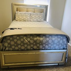 Queen Bed 