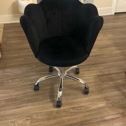 MUST GO BY WEDNESDAY - Cushioned Desk Chair