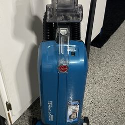 Hoover WindTunnel Upright Bagged Vacuum - Works Excellent!