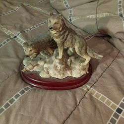 Wolf Statue 