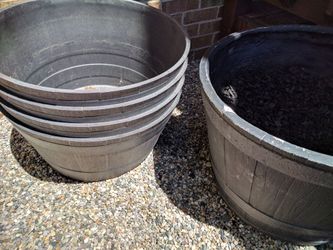 20" diameter x 13" tall thick barrel plastic pots