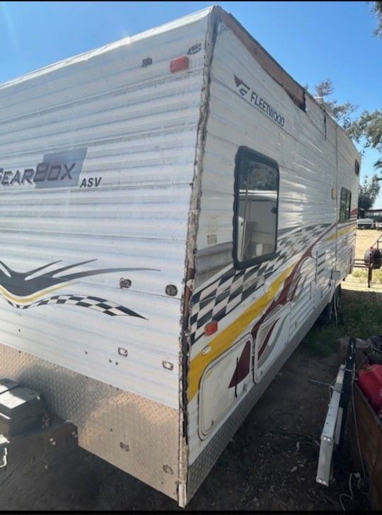 2006 Gearbox Toy Hauler by Fleetwood