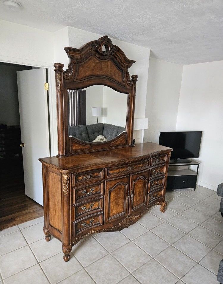 Dresser
