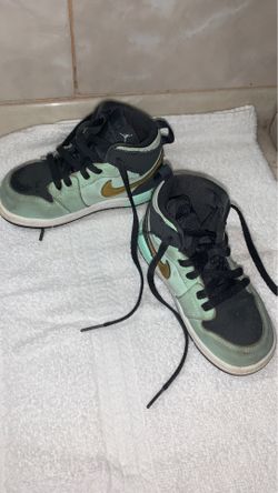 Air Jordan’s 8c just needs to be clean otherwise great condition