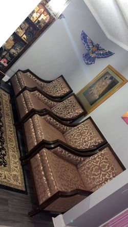 Set of 4 beautiful chairs 